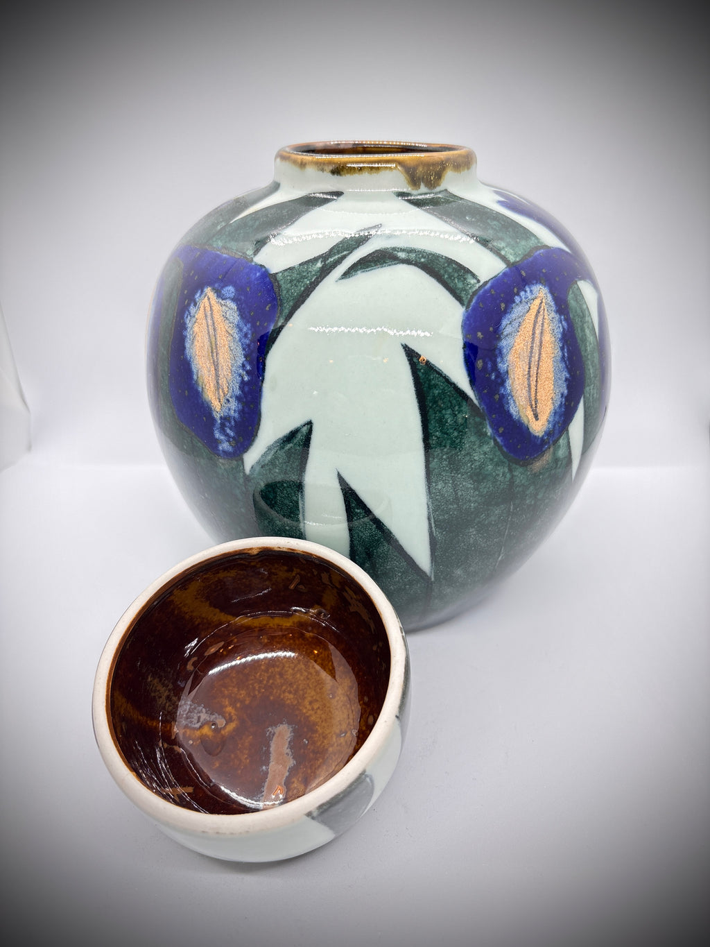 Beautifully glazed Ginger jar.