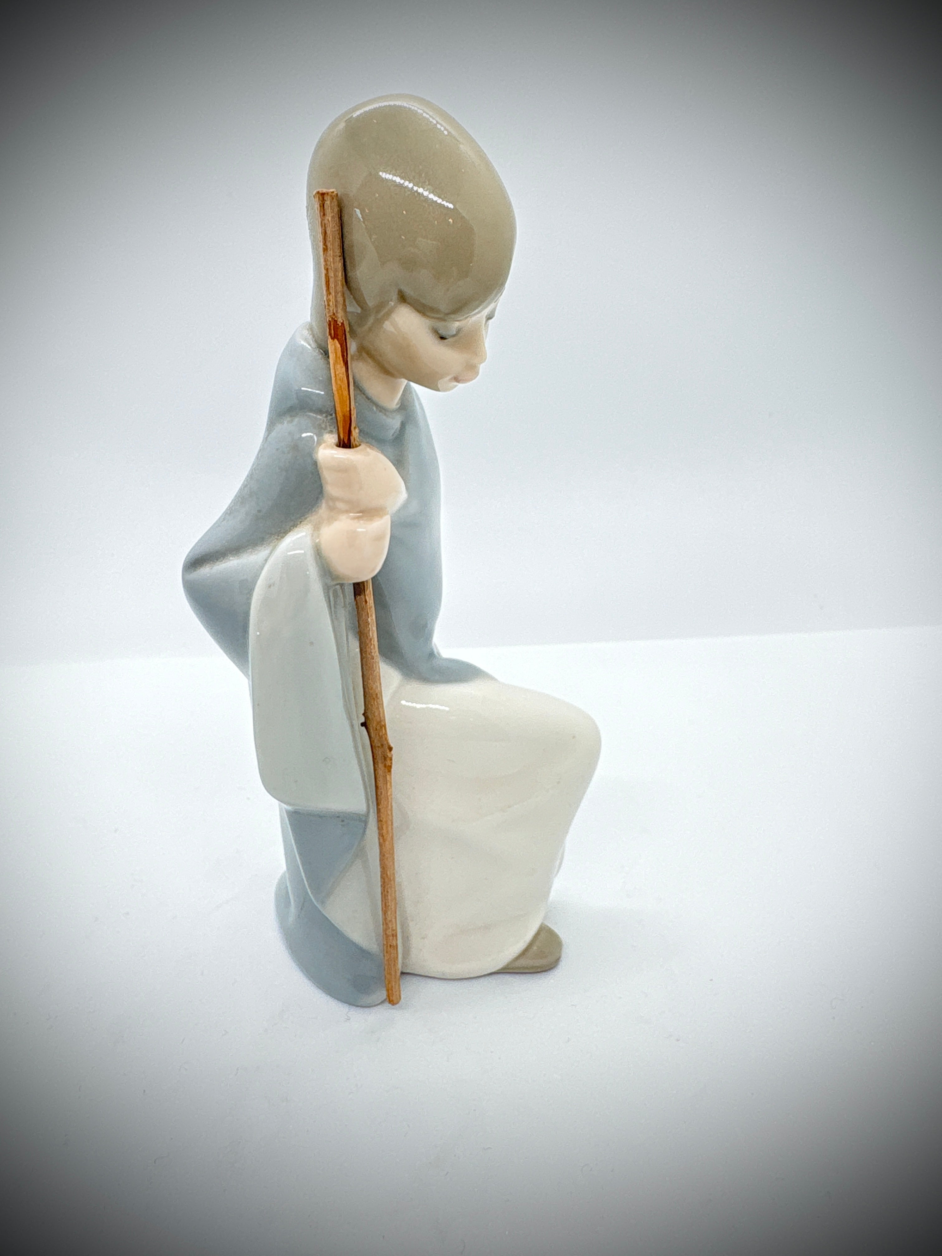 Lladro Daisa ‘Saint Joseph’ Figurine model #4672 retired 1977