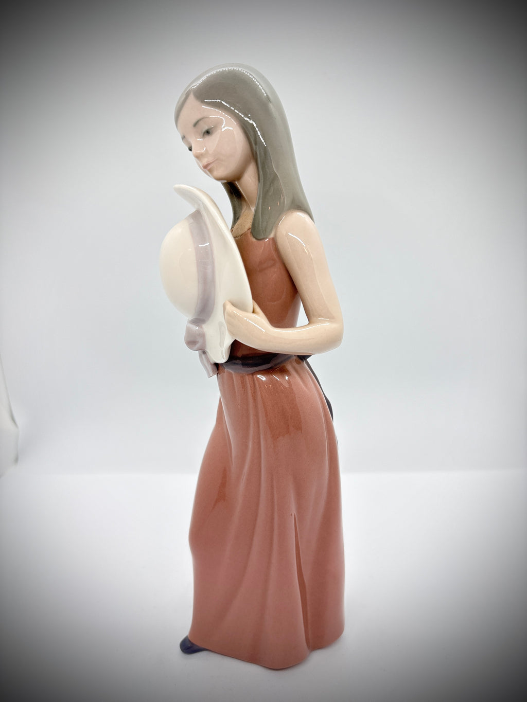 Lladro bashful Girl With Straw Hat Model #5007 Retired