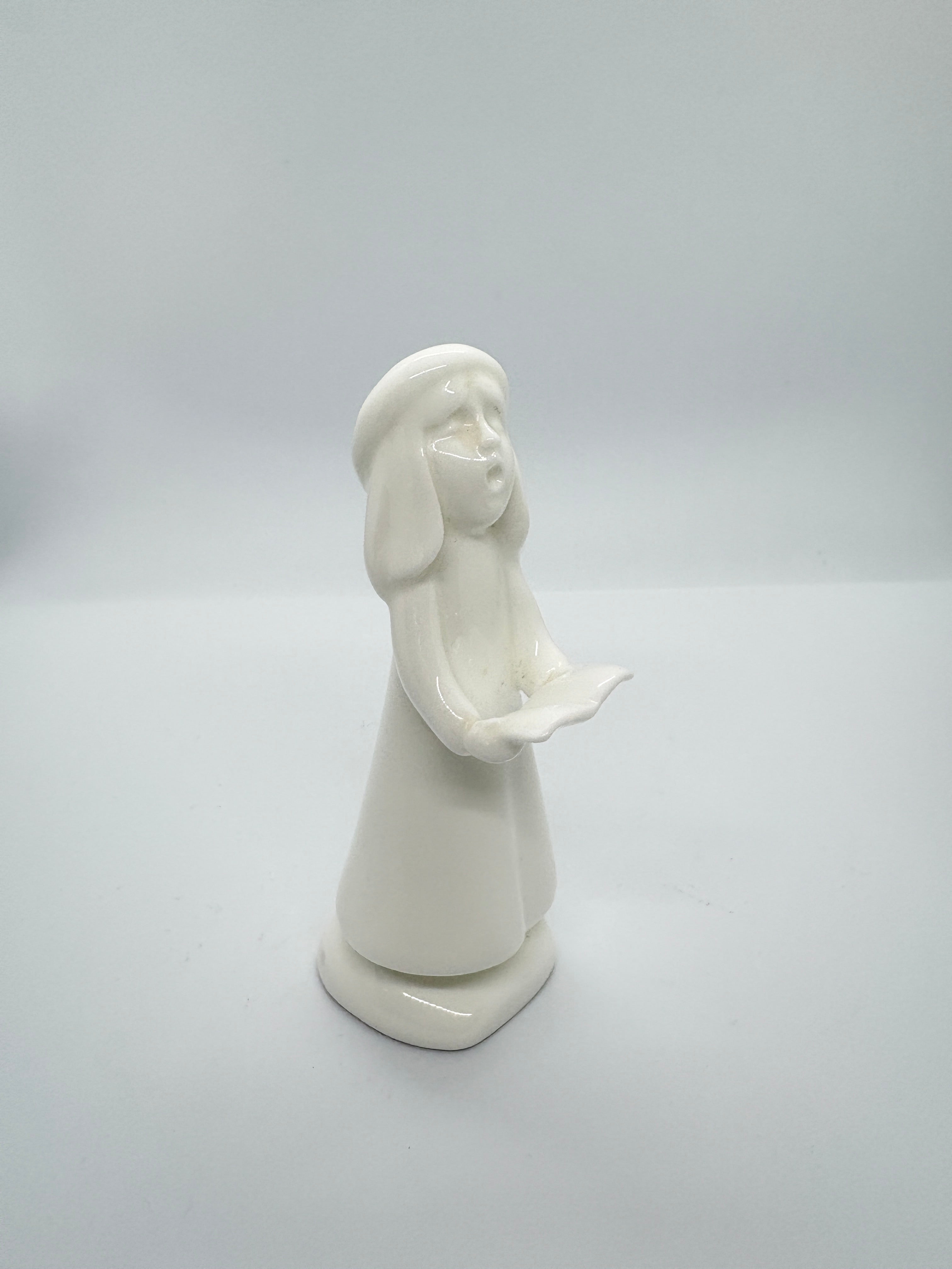 ROYAL DOULTON HN4032 CAROL SINGER GIRL 1999