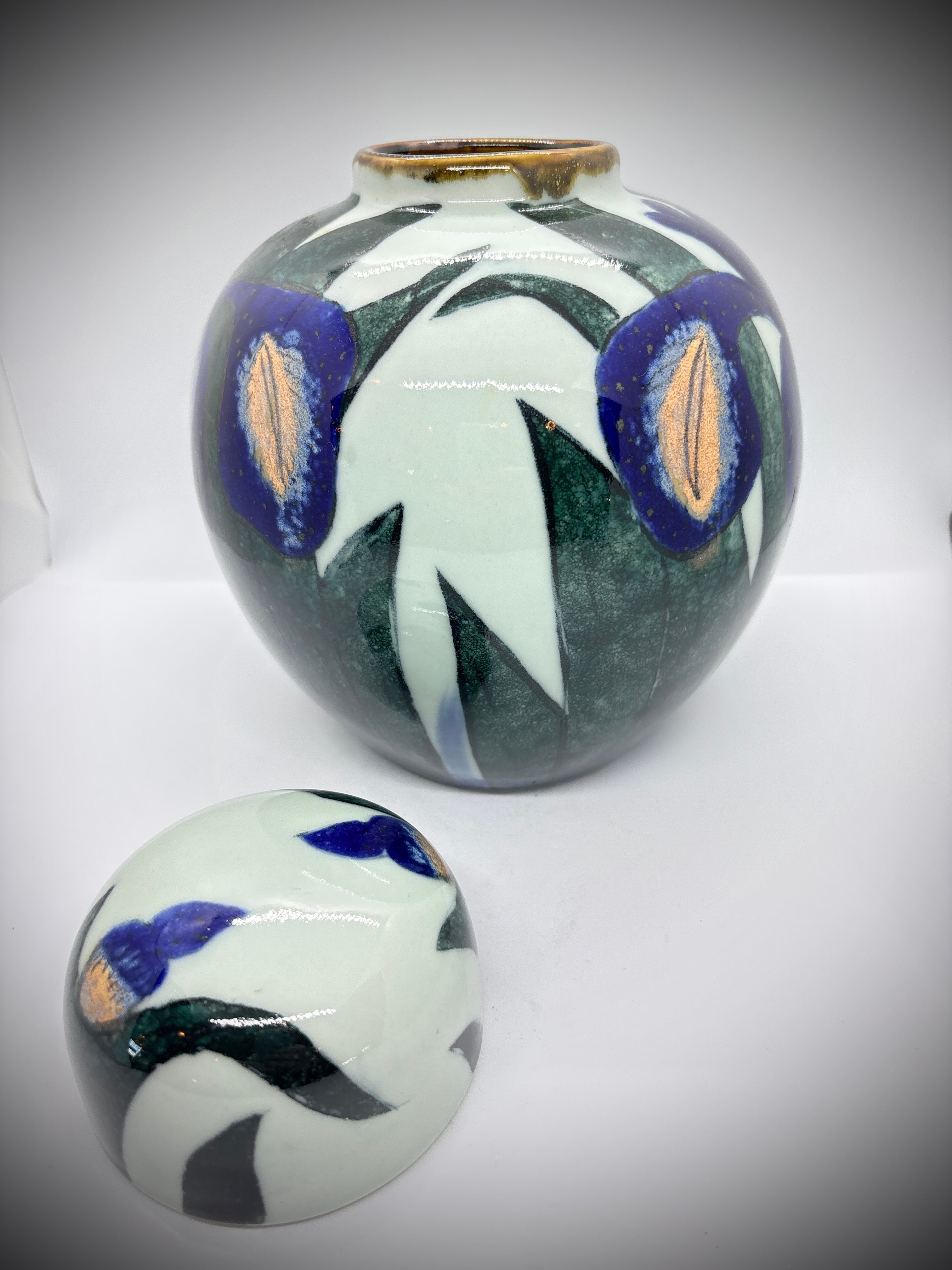 Beautifully glazed Ginger jar.