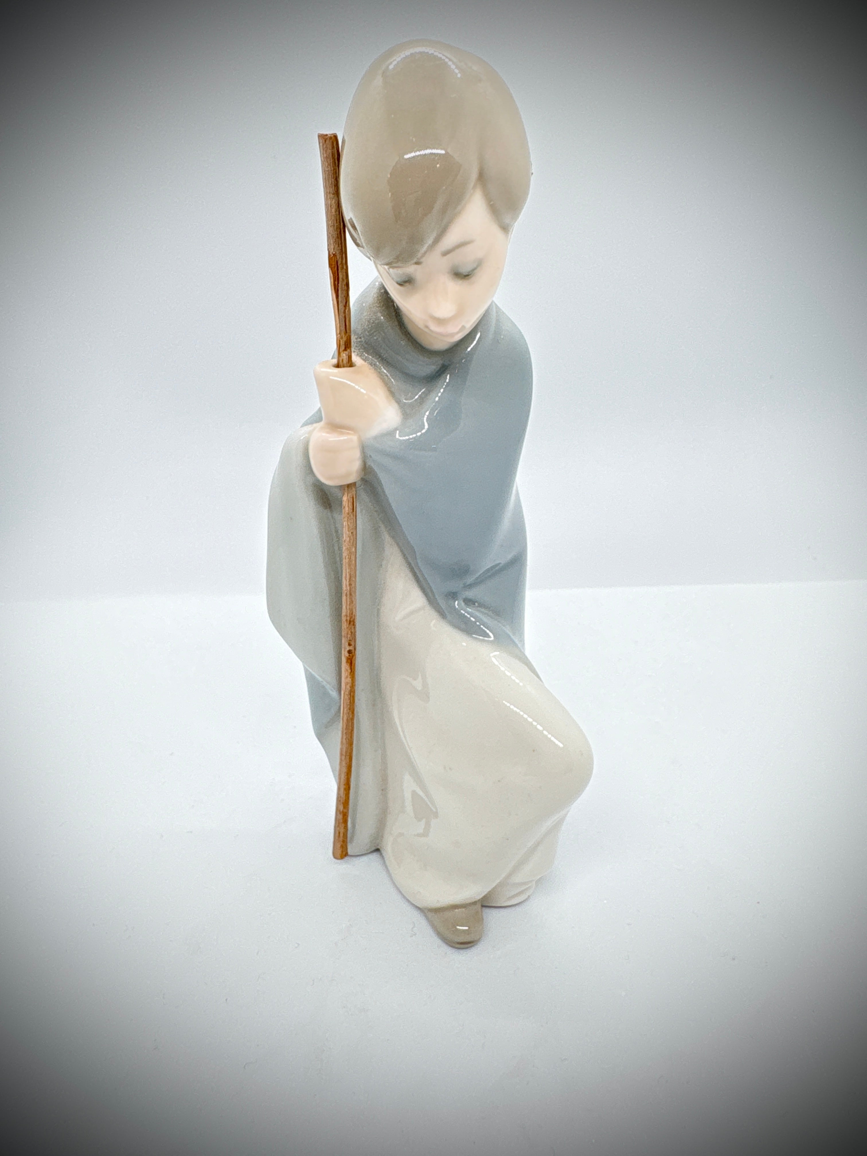 Lladro Daisa ‘Saint Joseph’ Figurine model #4672 retired 1977