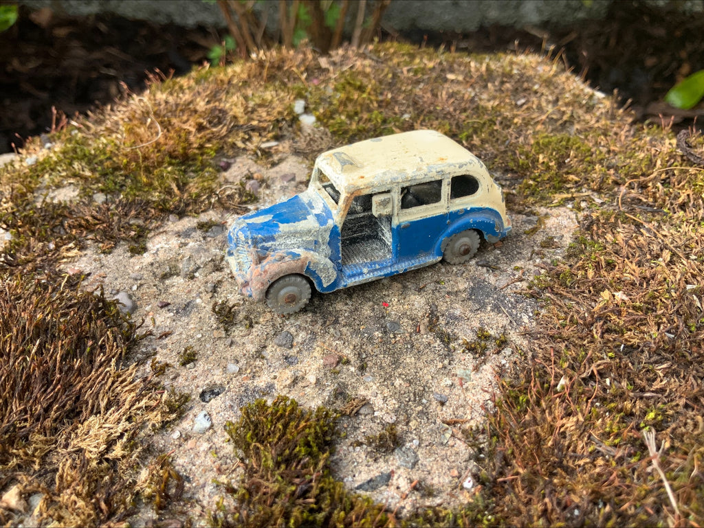 Dinky Meccano Austin Taxi – Vintage Diecast (Playworn, 5.5cm)