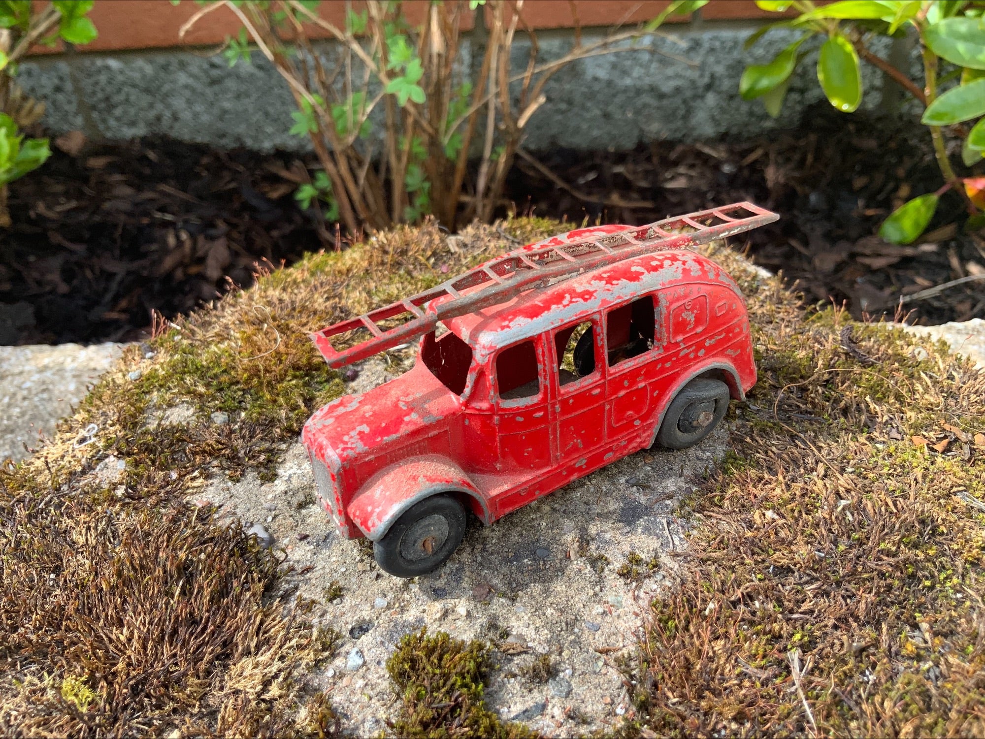 Dinky Toys Meccano Vintage Fire Engine – Circa 1950–60s (Playworn, 9.5cm)