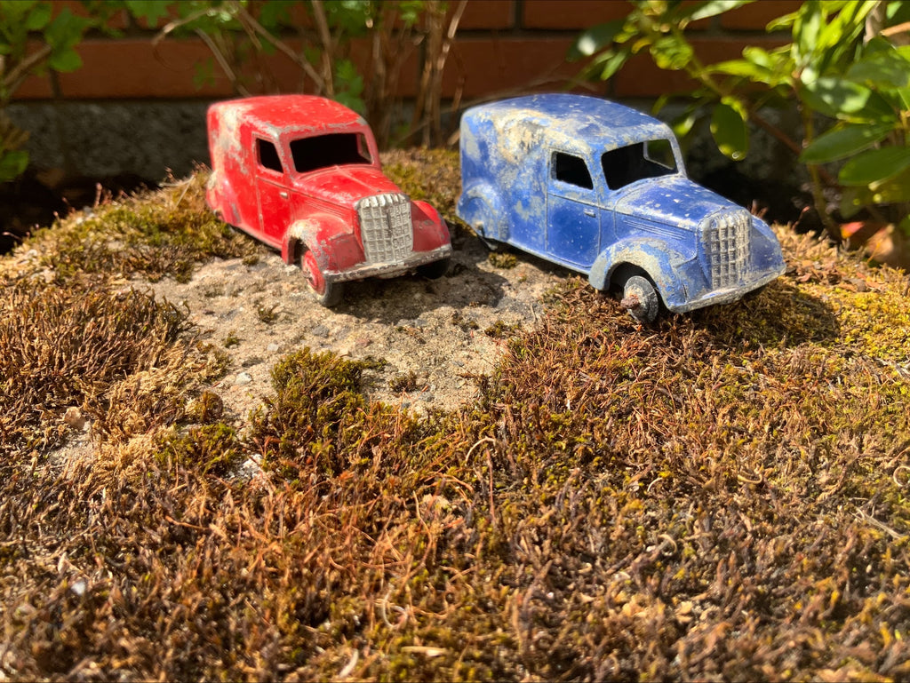 Dinky Meccano Vintage Delivery Vans – Matching Pair (Playworn, 8cm)