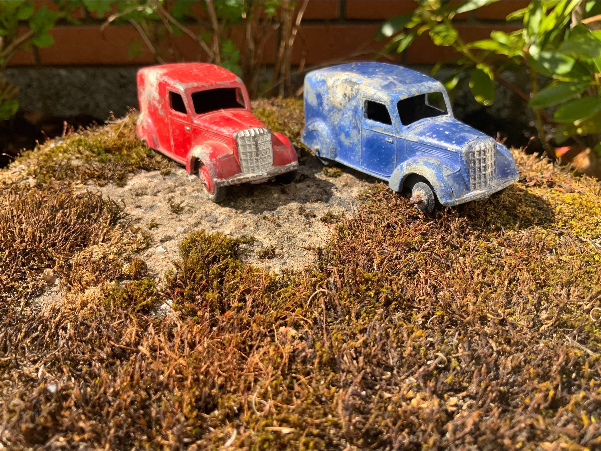 Dinky Meccano Vintage Delivery Vans – Matching Pair (Playworn, 8cm)