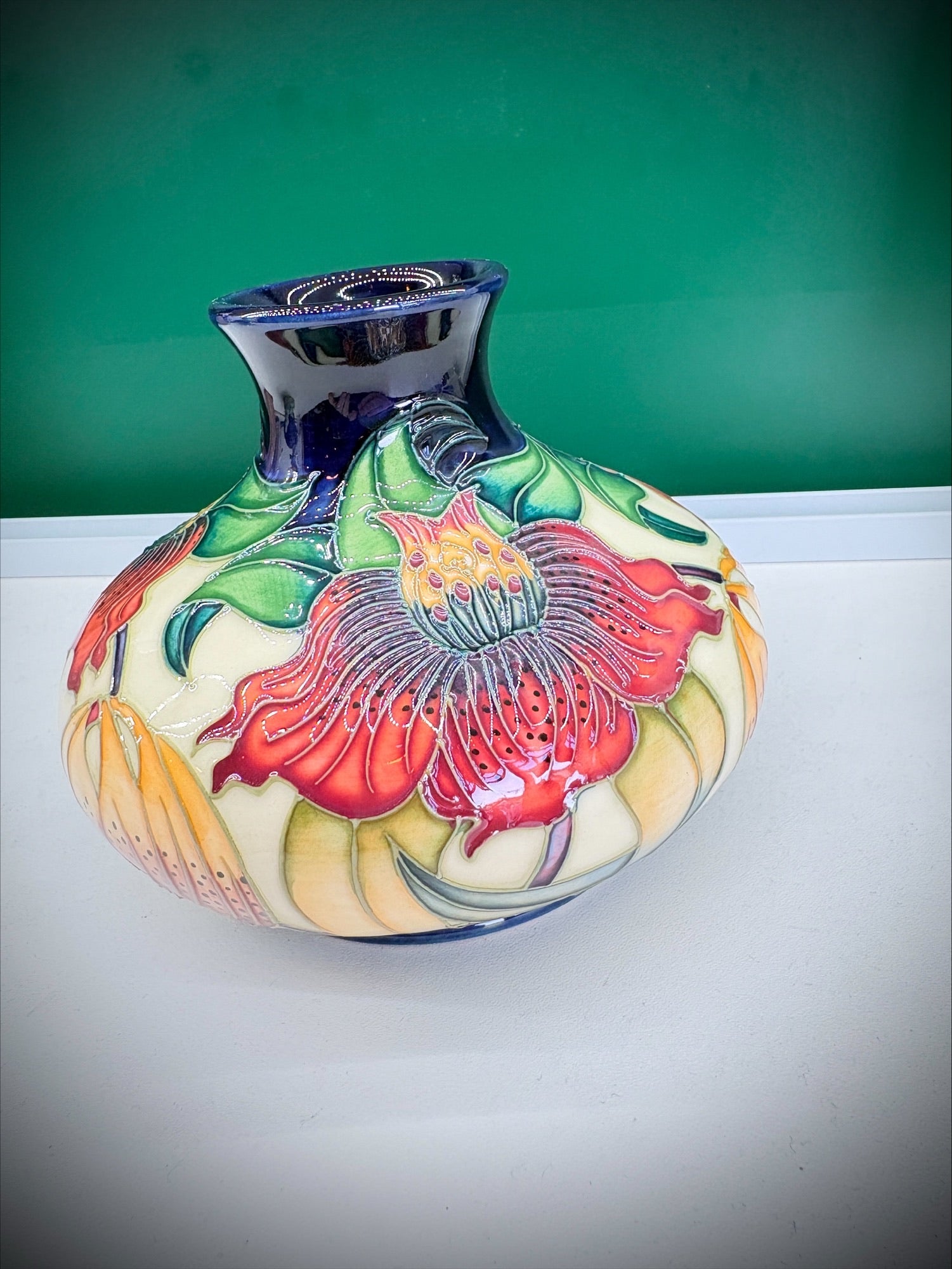Moorcroft Anna Lily Squat Vase – Nicola Slaney, 1998