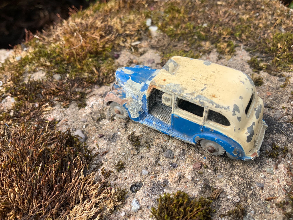 Dinky Meccano Austin Taxi – Vintage Diecast (Playworn, 5.5cm)