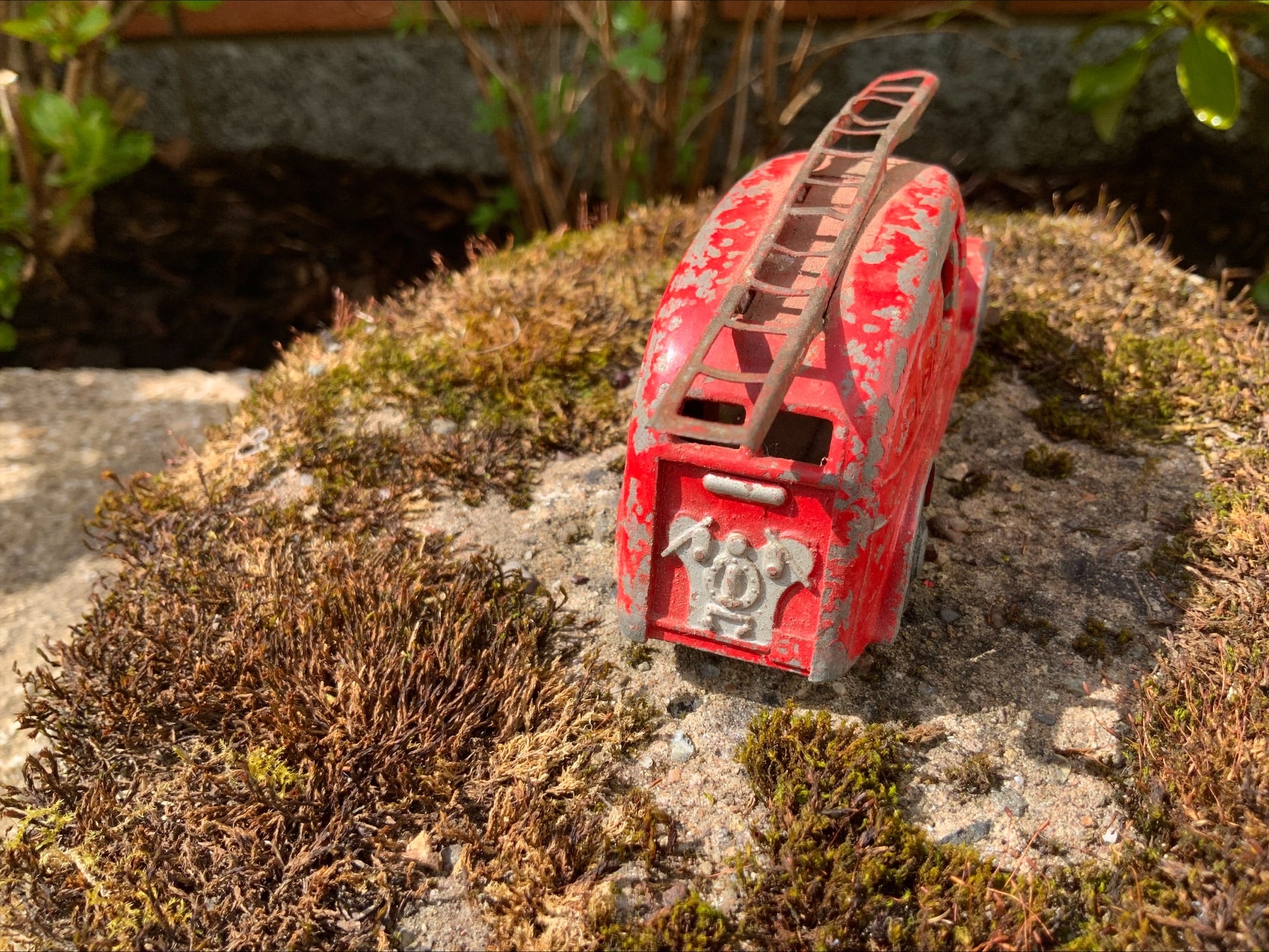 Dinky Toys Meccano Vintage Fire Engine – Circa 1950–60s (Playworn, 9.5cm)