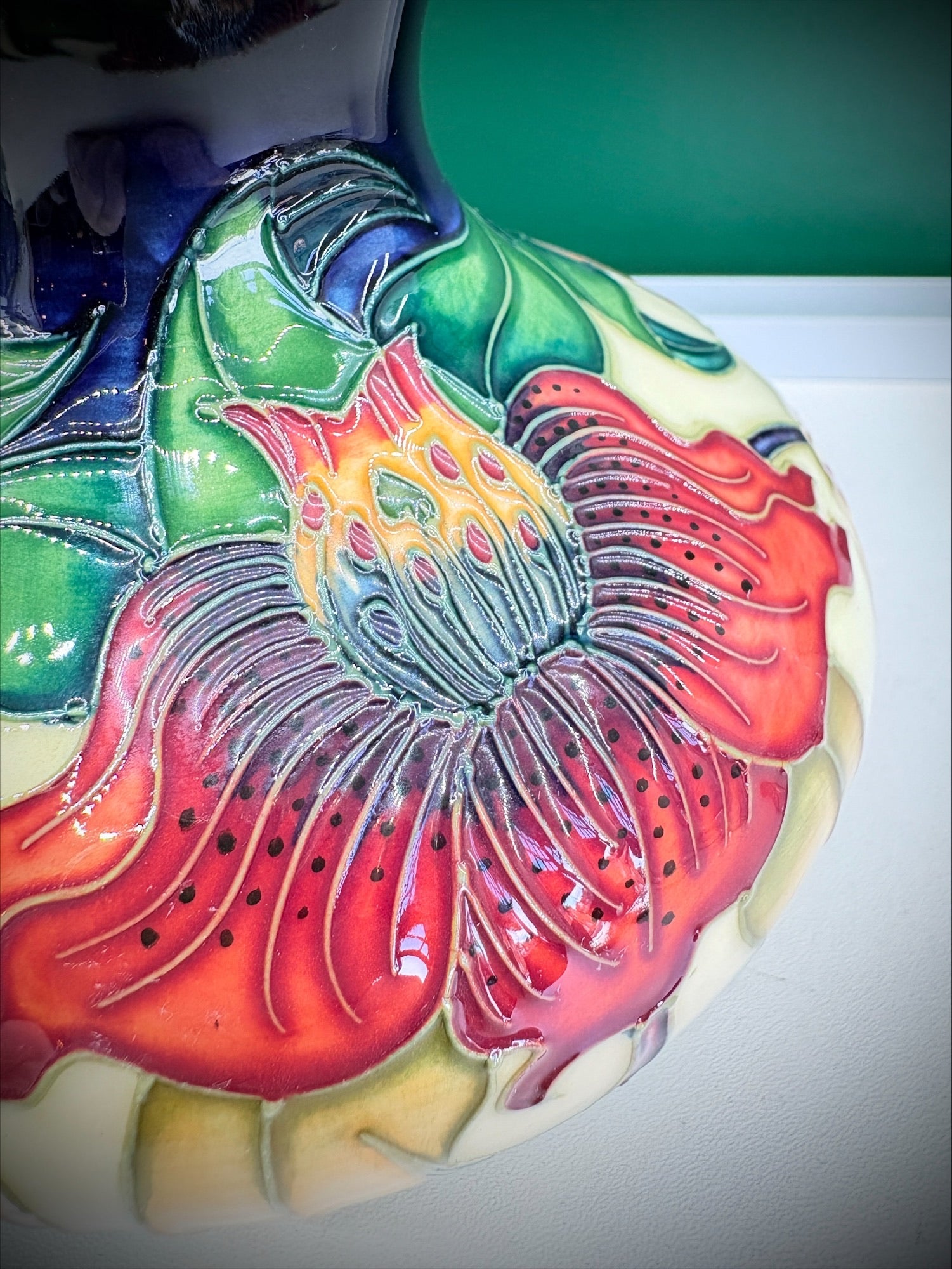 Moorcroft Anna Lily Squat Vase – Nicola Slaney, 1998