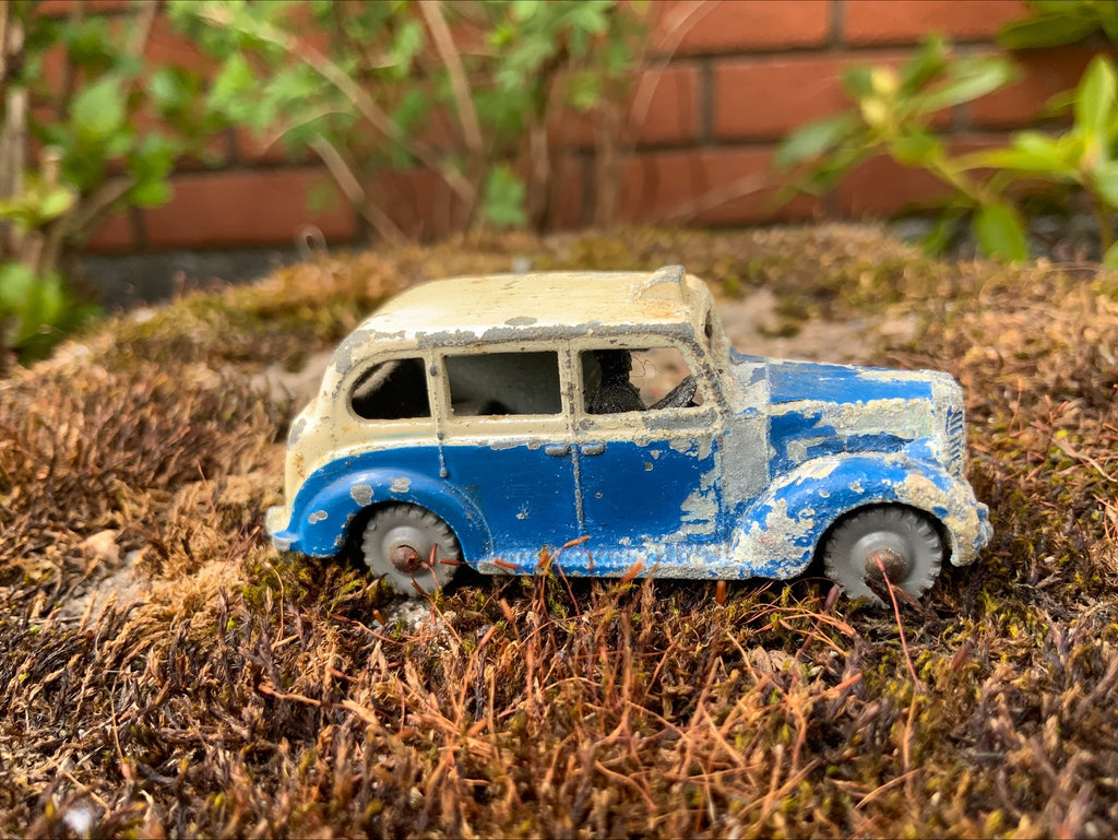 Dinky Meccano Austin Taxi – Vintage Diecast (Playworn, 5.5cm)