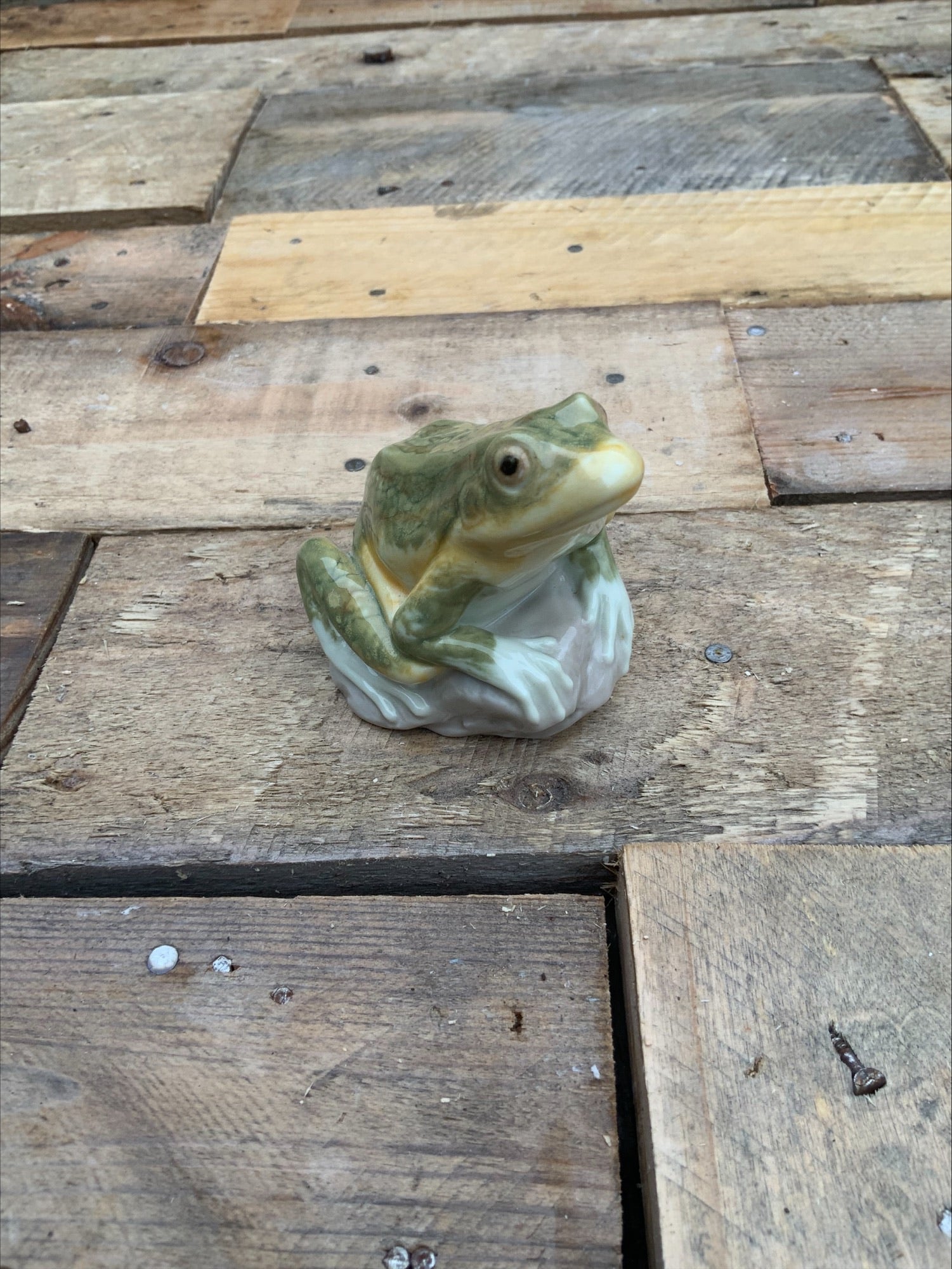 Lladro Discontinued Frog Figurine – 6cm, Perfect Condition