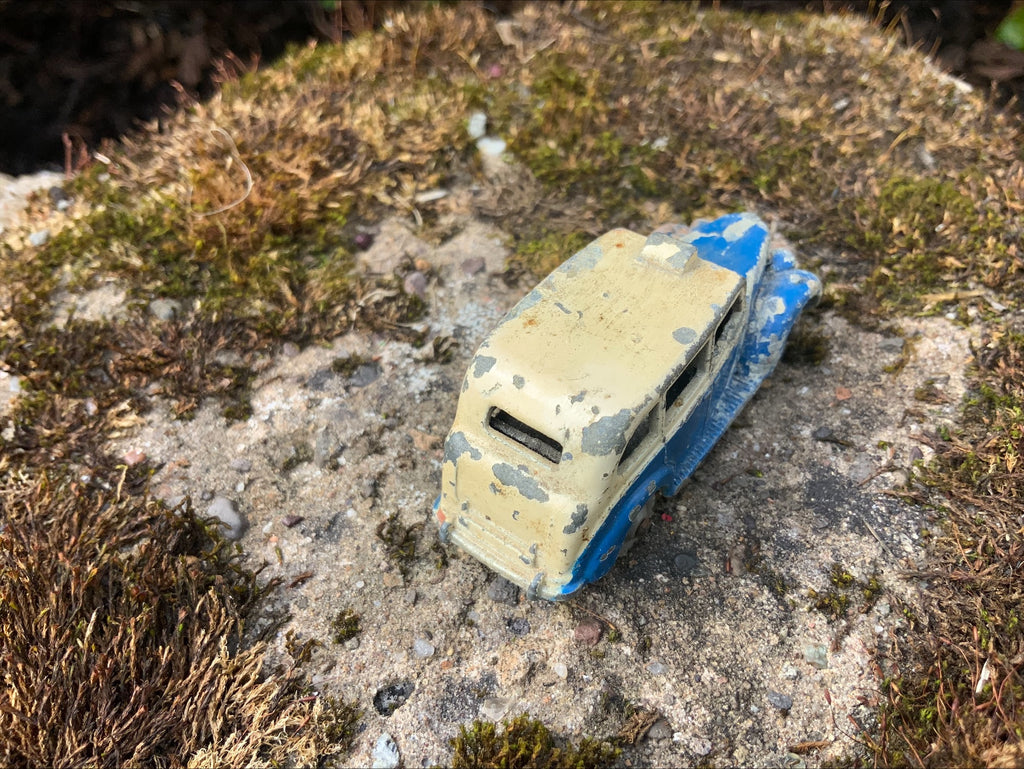 Dinky Meccano Austin Taxi – Vintage Diecast (Playworn, 5.5cm)