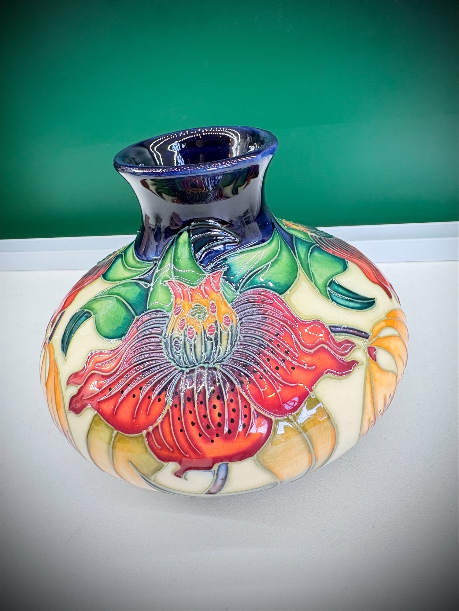 Moorcroft Anna Lily Squat Vase – Nicola Slaney, 1998