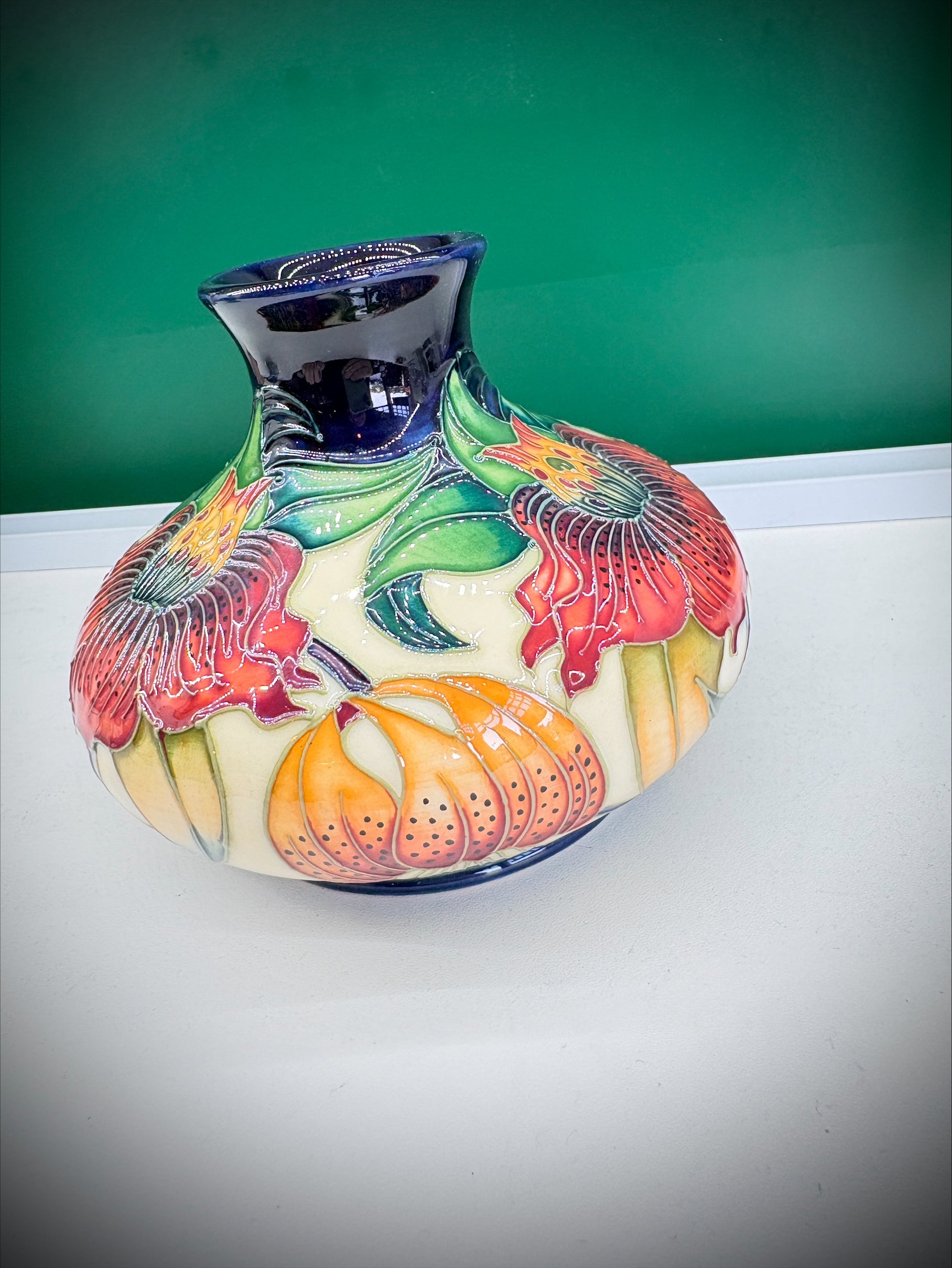 Moorcroft Anna Lily Squat Vase – Nicola Slaney, 1998