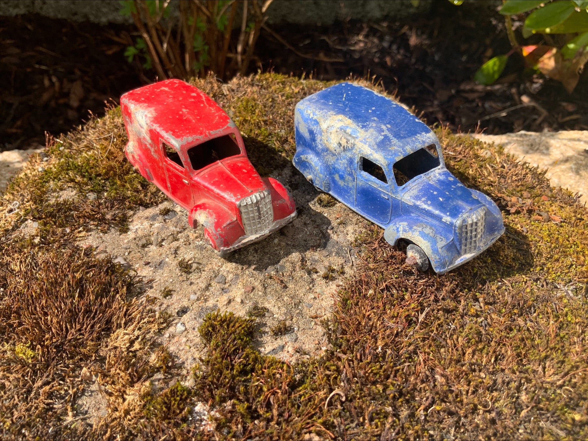 Dinky Meccano Vintage Delivery Vans – Matching Pair (Playworn, 8cm)