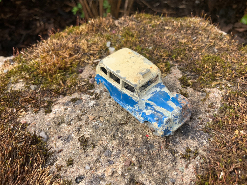 Dinky Meccano Austin Taxi – Vintage Diecast (Playworn, 5.5cm)
